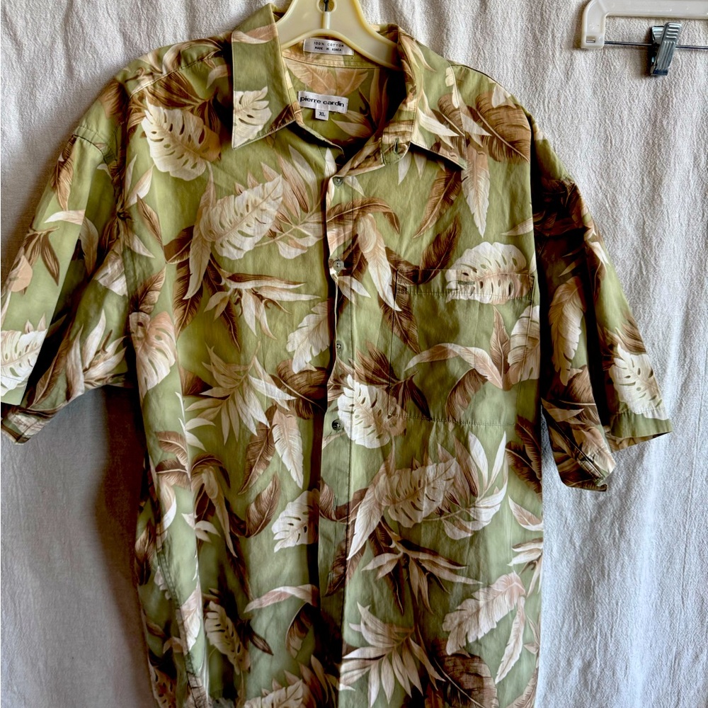 Pierre Cardin shirt in pretty tropical print, size XL